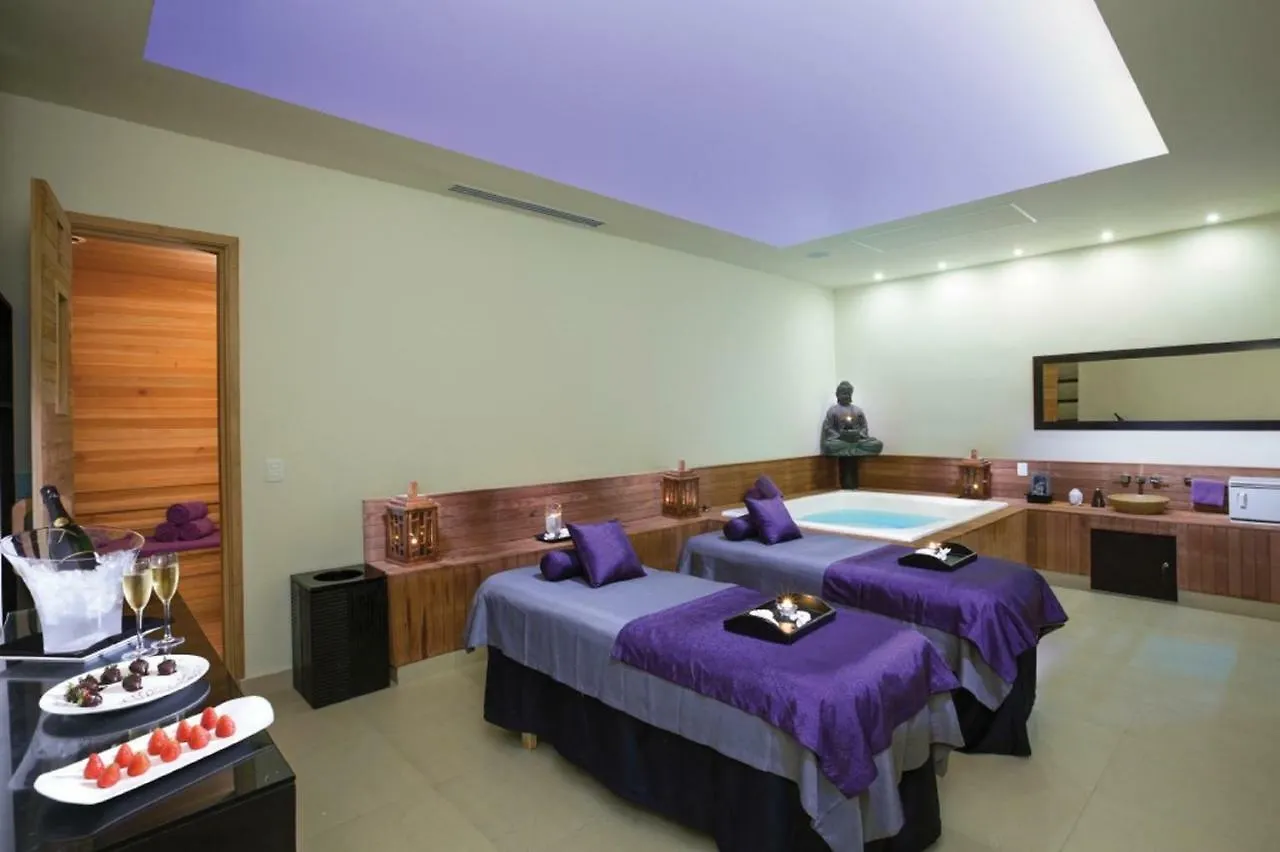 Sunscape Akumal Beach Resort & Spa 4*,